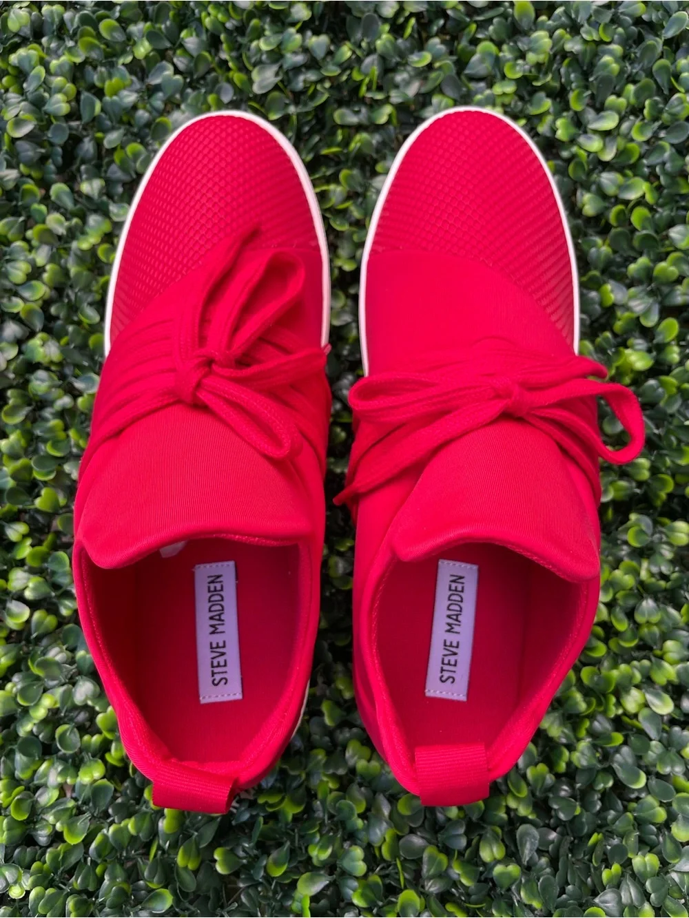 Steve Madden lancer red Sneakers size 9.5